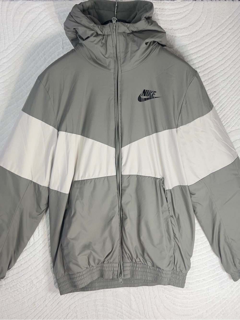 Nike Men’s Grey and White Windbreaker Jacket Size S